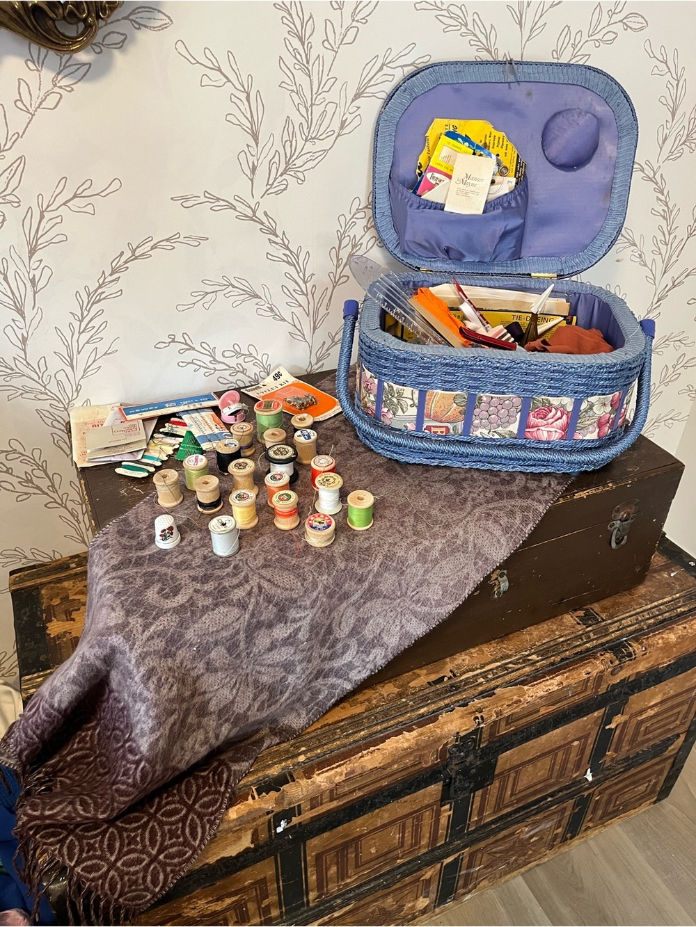 Vintage Sewing 🧵 Lot Bundle Wooden Spools Woven Sewing Basket and Accessory